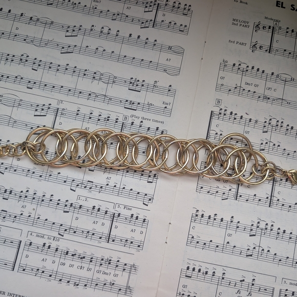 Vintage Elegant Gold Chain Bracelet - Picture 3 of 10